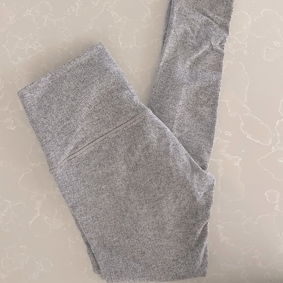 Lululemon Wunder Under 8 - Picture 1 of 3